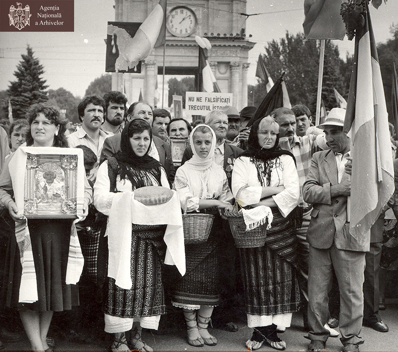Miting consacrat luptei pentru renașterea națională, libertate, independență și limba română. 26 august 1989, or. Chișinău. ANA, DGAN, fototeca, c. a. 26/4662.