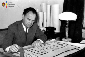 Arhitectul Valentin Mednec în timpul lucrului, or. Chişinău, anul 1960. ANA, fototeca, c. a. 39606