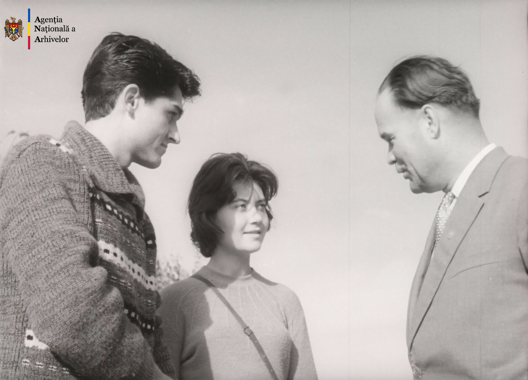 Scenă cu Valentin Mednec din filmul „Alături de noi” (1963). ANA, cinemateca u. e. 535.
