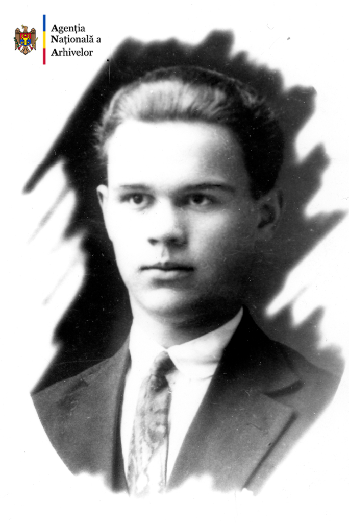 Valentin Mednec, elev al Şcolii Reale „Ştefan cel Mare” din or. Tighina, anul 1928. ANA, fototeca, c. a. 21/222.
